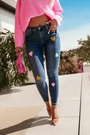 spodnie-jeans-zdobione-wyszywanymi-sercami-wiosna-rozmiary-polecam