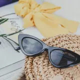 okulary-przeciwsloneczne-damskie-kocie-oko-czarne-stan-opakowania-oryginalne