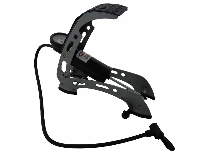 pompka-nozna-z-manometrem-samochodowa-rowerowa-stan-nowy-waga-z-opakowaniem-0-75-kg