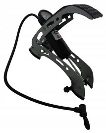 z-o4r60-manometrem-samochodowa-rowerowa-pompka-noz