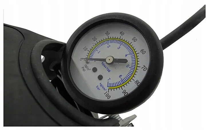 z-manometrem-samochodowa-rowerowa-pompka-nozna-waga-z-opakowaniem-0-82-kg