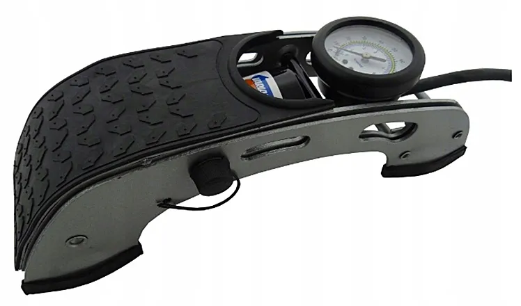 z-manometrem-samochodowa-rowerowa-pompka-nozna