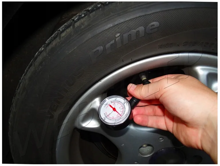 cisnieniomierz-manometr-do-kol-okragly