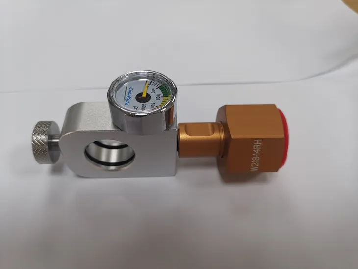 przetoczka-do-sodastream-quick-connect-pink-system-stan-nowy-kolor-dominujacy-zolty-zloty