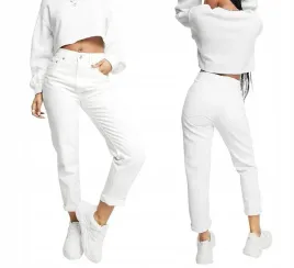 damskie-spodnie-mom-fit-jeansy-biale-wysoki-stan-luzne-nogawki