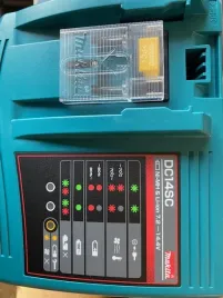 ladowarka-makita-96-144v-dc-14sc-193962-0-oryginal