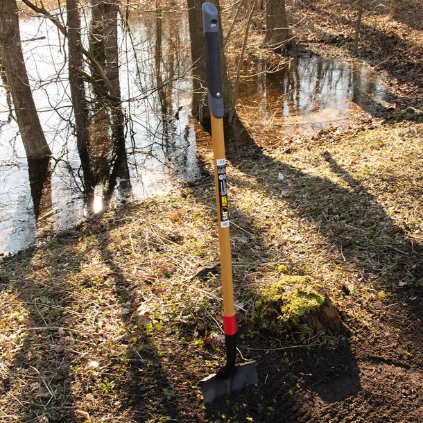 cat-lopata-j-series-long-handle-round-point-marka-caterpillar