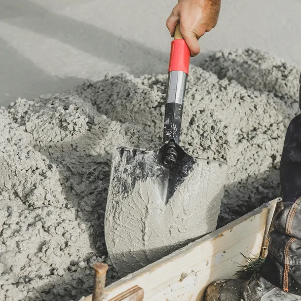 cat-lopata-j-series-d-handle-round-point-marka-caterpillar