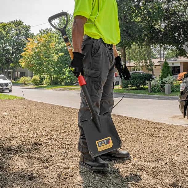 cat-lopata-k-series-d-handle-square-point-marka-caterpillar