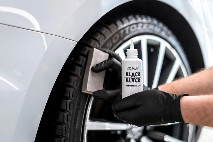 black-black-dressing-do-opon-110-ml-marka-soft99-pojemnosc-opakowania-110-ml