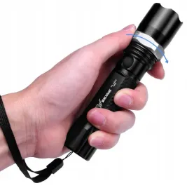 latarka-policyjna-swat-led-cree-zoom-xm-l-t6-800m