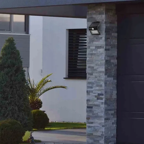 milagro-lampka-solarna-butterfly-czarna-15w-wysokosc-produktu-14-cm