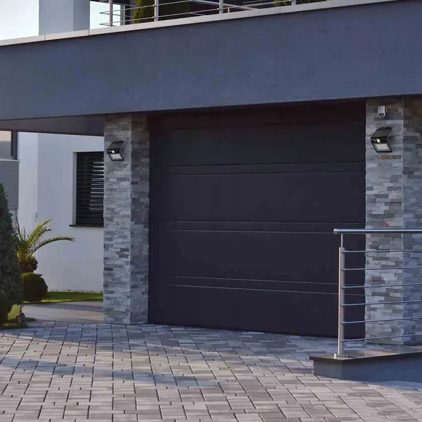 milagro-lampka-solarna-butterfly-czarna-15w-szerokosc-produktu-9-cm