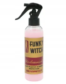 funky-witch-mademoiselle-srodek-do-pielegnacji-plastikow-wewnetrznych-02l