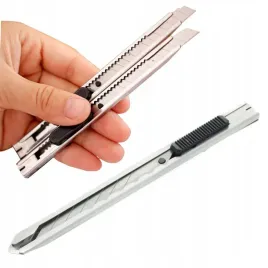 metalowy-noz-nozyk-do-tapet-tapeciak-wysuwany