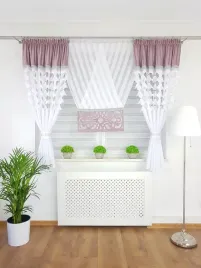 panel-dekoracyjny-z-zaslonami-pastelowy-roz-panel-azurowy-do-salonu-komplet