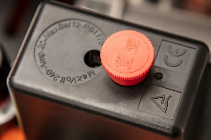 kompresor-olejowy-150l-230v-zasilanie-sieciowe