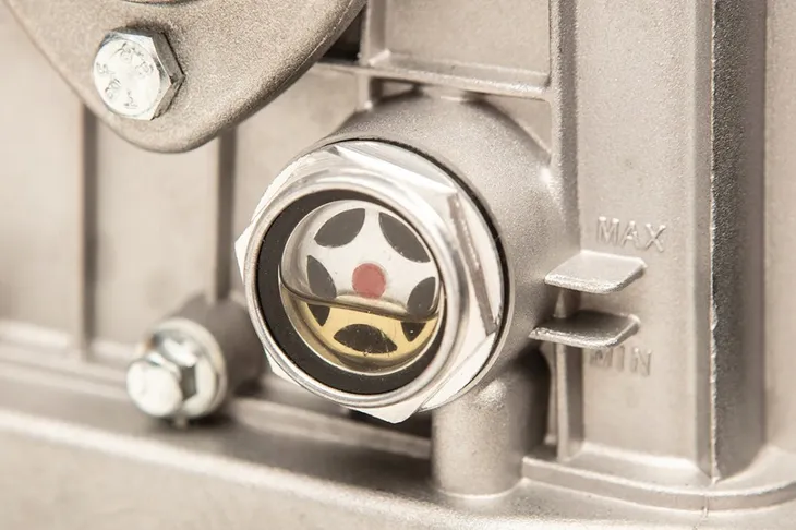 kompresor-olejowy-150l-230v-wydajnosc-efektywna-330-l-min