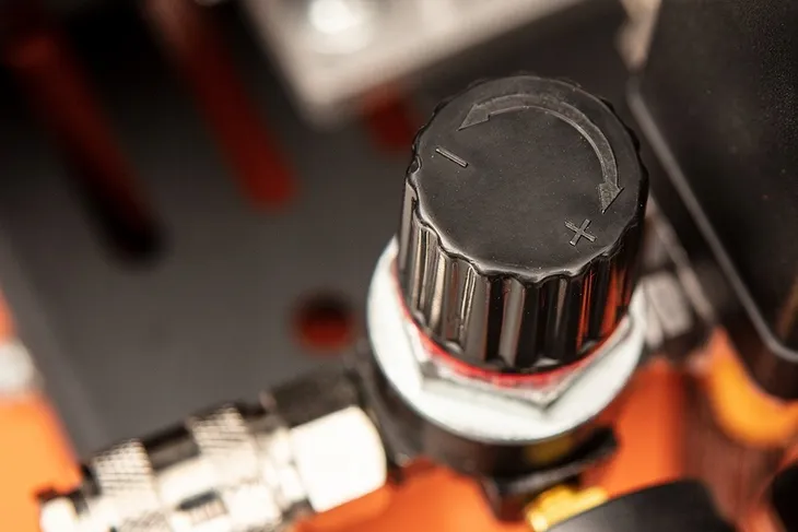 kompresor-olejowy-150l-230v-zasilanie-sieciowe