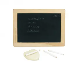 mala-tablica-z-kredkami-i-gabka