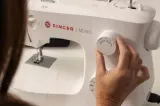 maszyna-do-szycia-singer-m2405-material-tworzywo-sztuczne