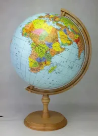 globus-320-polityczny-drewniana-stopka