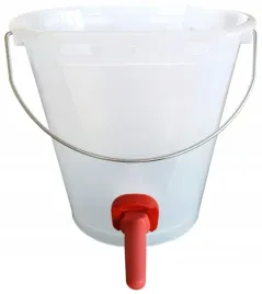 wiadro-do-pojenia-cielat-z-zaworem-i-smoczkiem-8l