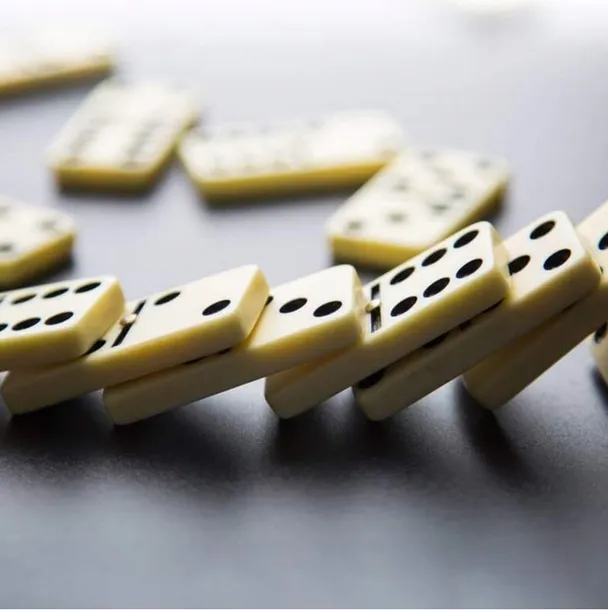 gra-domino-drewniane-stan-nowy-czas-rozgrywki-do-15-minut