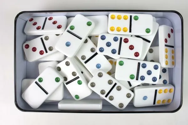 gra-domino-klasyczne-w-puszce-stan-opakowania-oryginalne