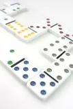gra-domino-klasyczne-w-puszce-waga-z-opakowaniem-0-551-kg