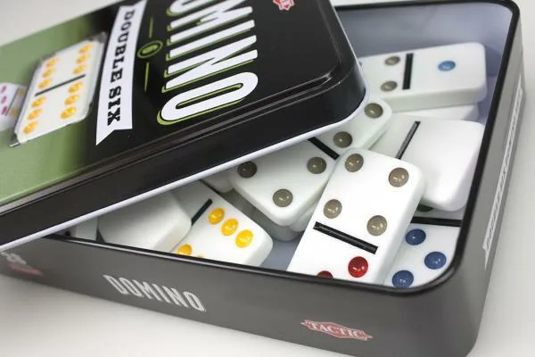 gra-domino-klasyczne-w-puszce-czas-rozgrywki-do-30-minut