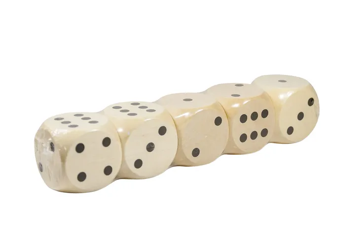 kostka-do-gry-biala-100-sztuk-w-folii-liczba-scian-6-nazwa-kosci