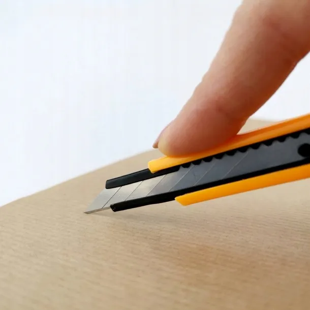 noz-maly-2065-125mm-deli-szerokosc-ostrza-9-mm