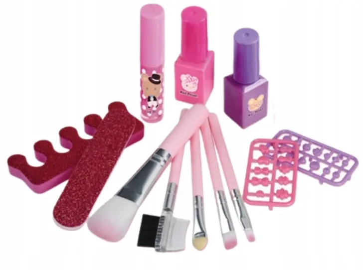 kosmetyki-w-pudelku-barbie-wiek-dziecka-5-lat