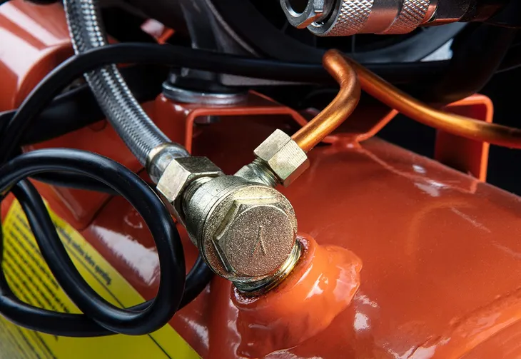 kompresor-bezolejowy-12l-wydajnosc-efektywna-1-l-min