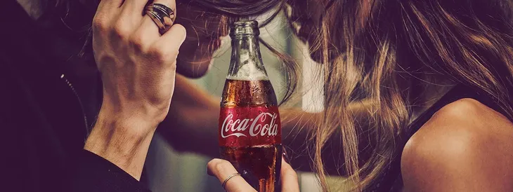 coca-cola-napoj-gazowany-330-ml-produkt-nie-zawiera-gmo