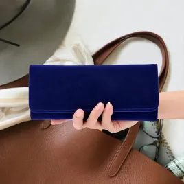 zamszowe-pudelko-na-bizuterie-idealne-w-podrozy