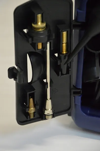 kompresor-walizkowy-atrox-230v-1-1kw-bezolejowy-kod-producenta-ay0680-stan-powystawowy