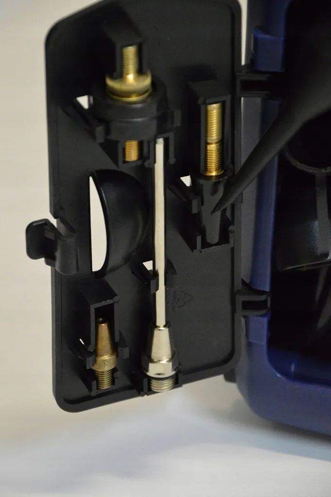 kompresor-walizkowy-atrox-230v-1-1kw-bezolejowy