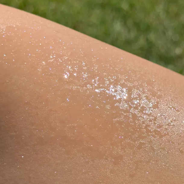 revers-mgielka-zapachowa-z-rozswietlajacymi-drobinkami-galaxy-shine-marka-revers