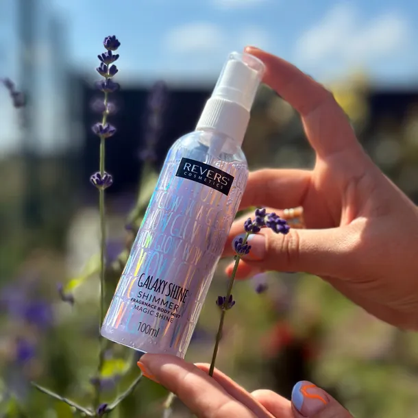 revers-mgielka-zapachowa-z-rozswietlajacymi-drobinkami-galaxy-shine-wielkosc-produkt-pelnowymiarowy