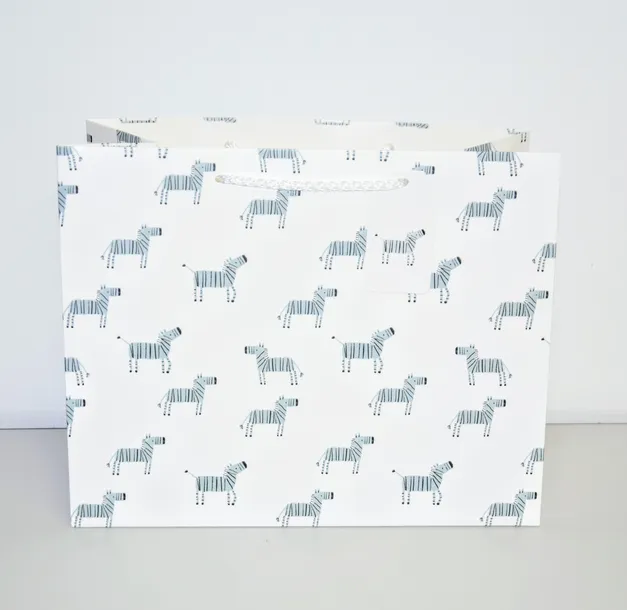 torebka-prezentowa-m-material-papier