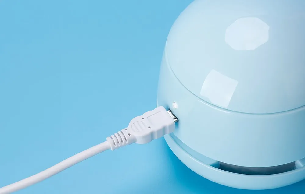 rechargeable-mini-vacuum-desktop-cleaner-tenwin-8052-2-micro-usb-white