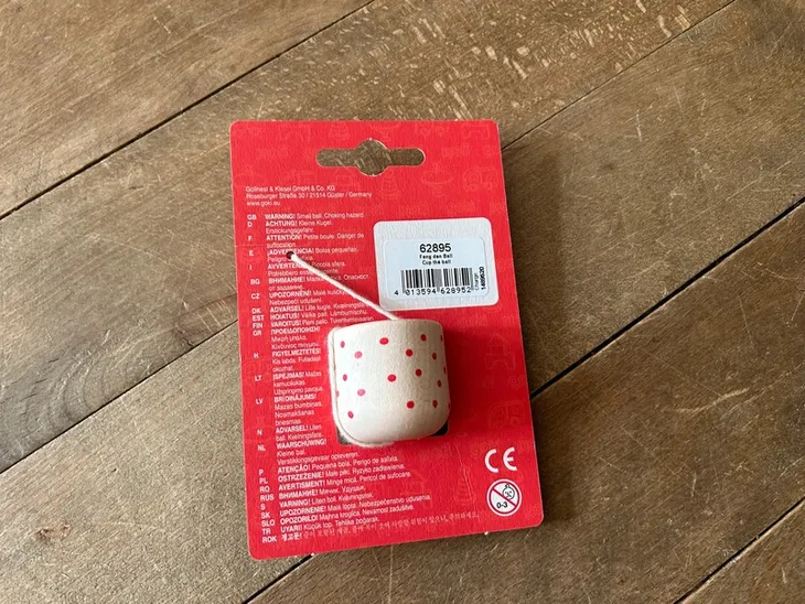 zlap-pilke-do-pudelka-goki-stan-nowy-marka-goki