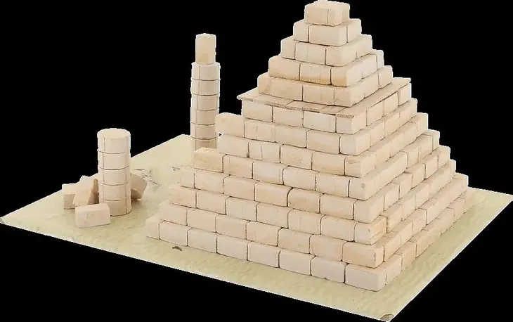 brick-trick-travel-piramida-trefl-wysokosc-produktu-23-cm