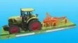 traktor-z-maszyna-rolnicza