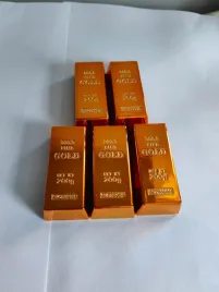 sztuczne-falszywe-sztabki-zlota-ozdoba-zabawka-prezent