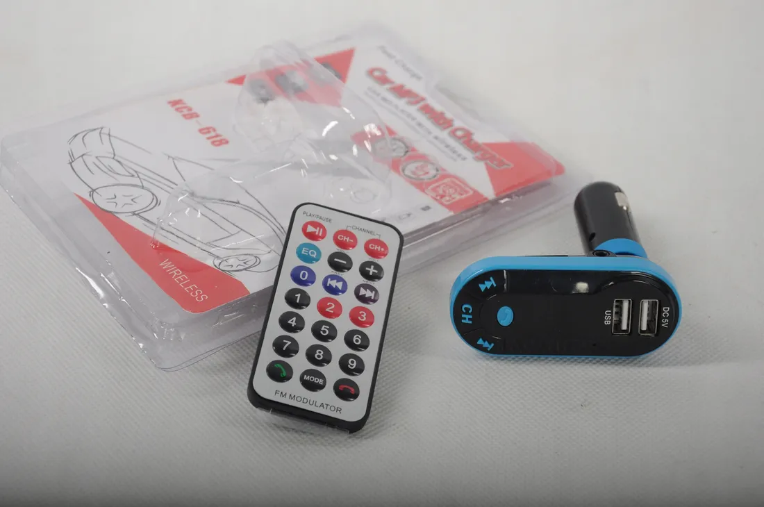 transmiter-fm-mp3-8w1-sd-usb-samochodowy