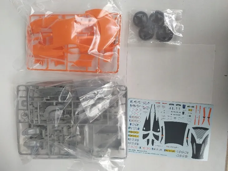sportowy-samochod-mclaren-570s-stan-zlozenia-calosc-die-cast