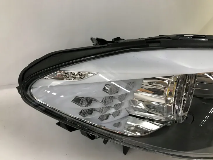 reflektor-hella-1zs-010-131-621-rodzaj-swiatel-mijania-led